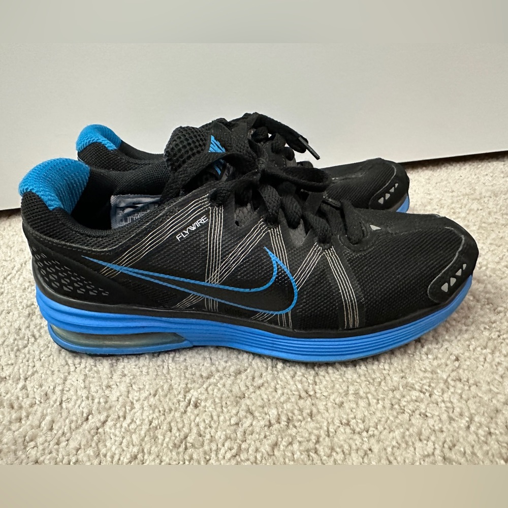 Nike Flywire Sneakers